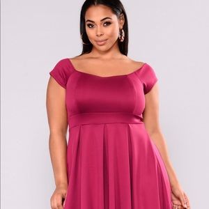 Fuchsia
Off Shoulder
High Low Silhouette
Pleated Front
96% Polyester 4% Spandex